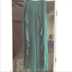 Brand NWOT green flowy, ruffle pants ❤️
